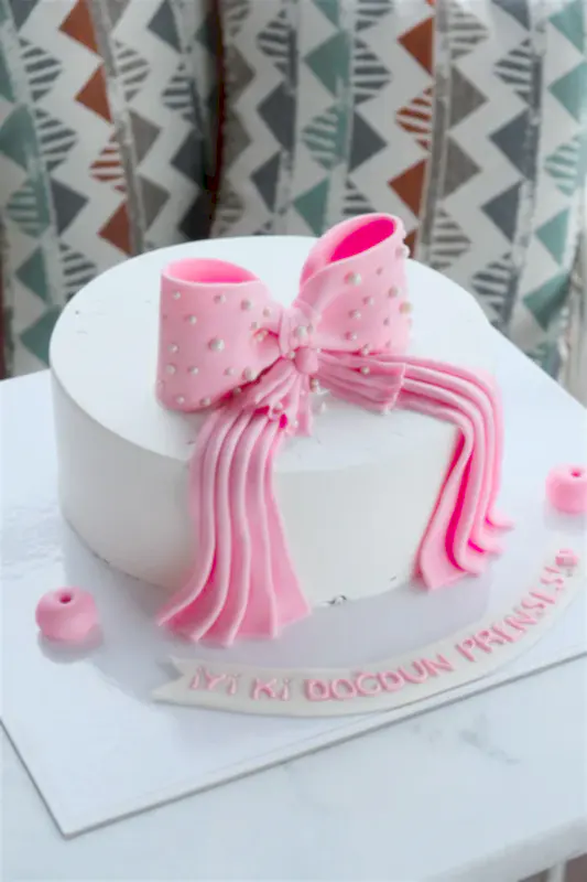 Butik Pembe Kurdele Bağlamalı Pasta