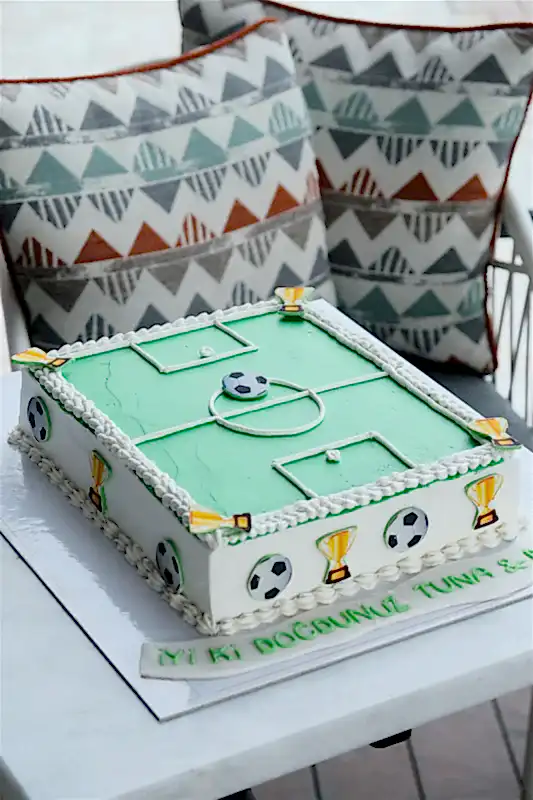 Butik Kare - Dörtgen Futbol Sahası (stadyum)