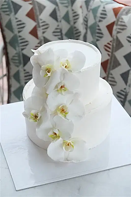 Butik Katlı Beyaz Çiçekler