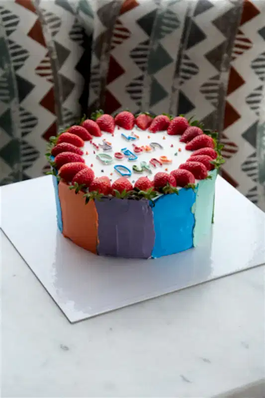 Gerçek Çilek Kenarlı Rengarenk Motto