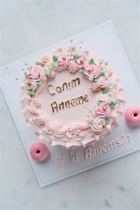 Özel Çiçek Kenarlıklı Pembe Pasta (Anneler Günü)