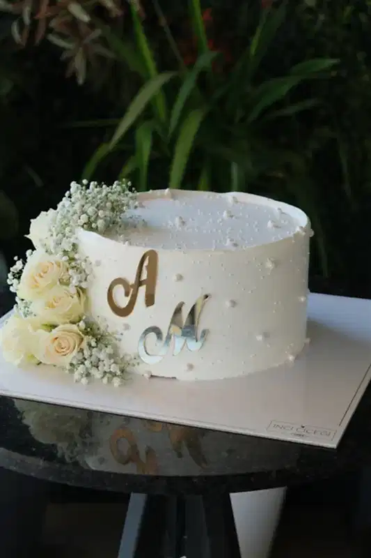 Butik Nişan Pastası Çiçek Süslü