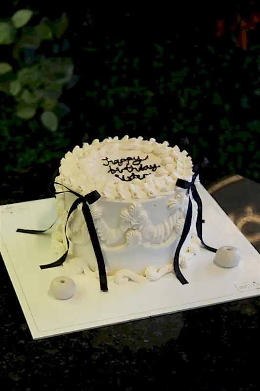 Butik Siyah Kurdela Nostaljik Pasta (Vintage Cake)