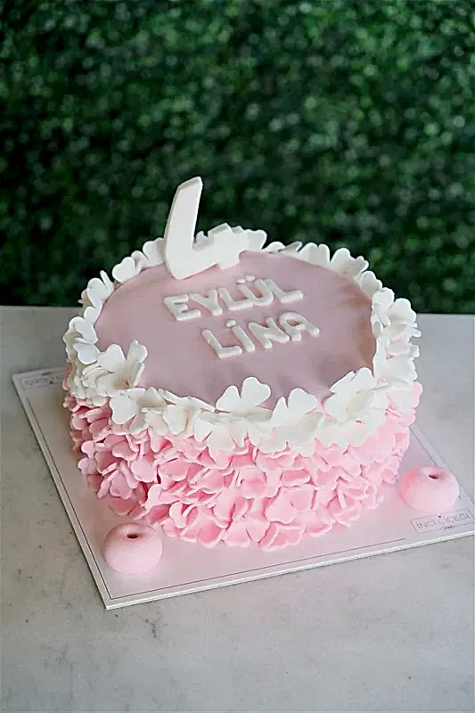 Butik Motto Beyaz Pembe Dekorlu