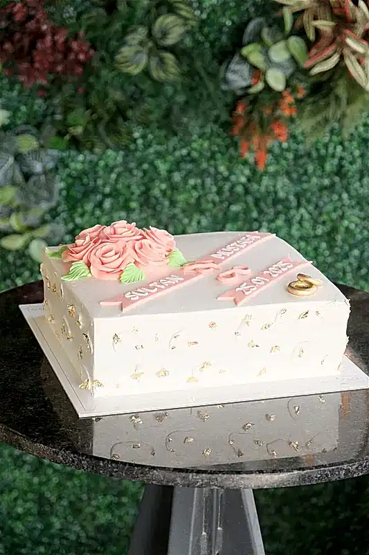 Butik Pembe Nişan Pastası Şeker Hamuru Kaplamasız