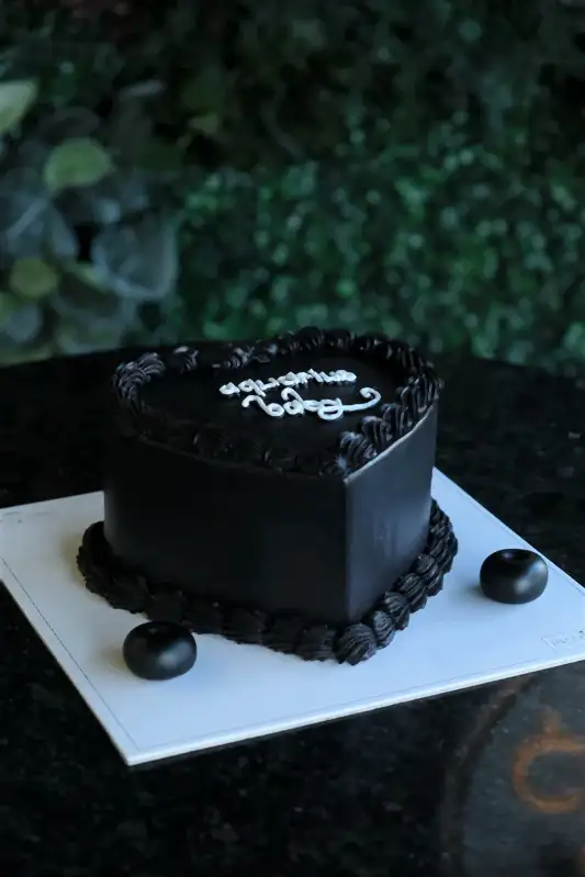 Butik Motto Siyah Kalp Pasta