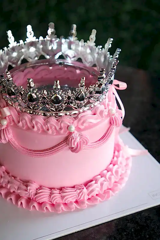 Butik Simli Taçlı Pasta