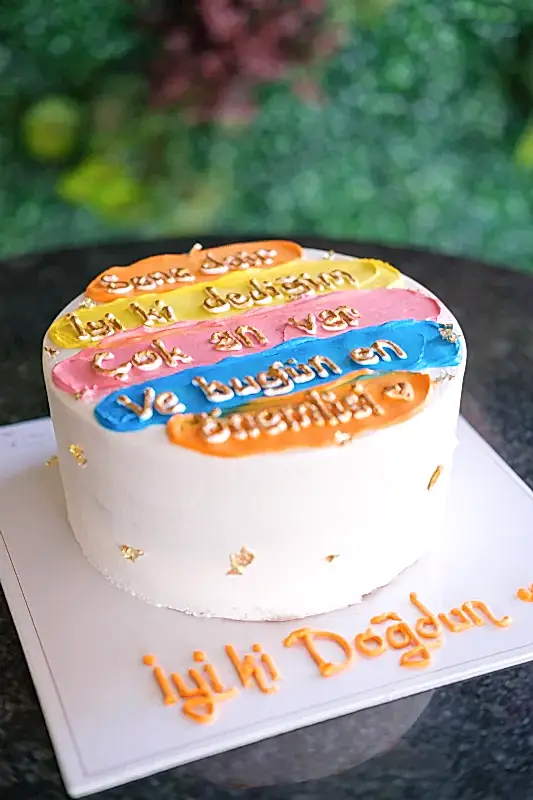 Butik Motto Beyaz Renkli Geçişli