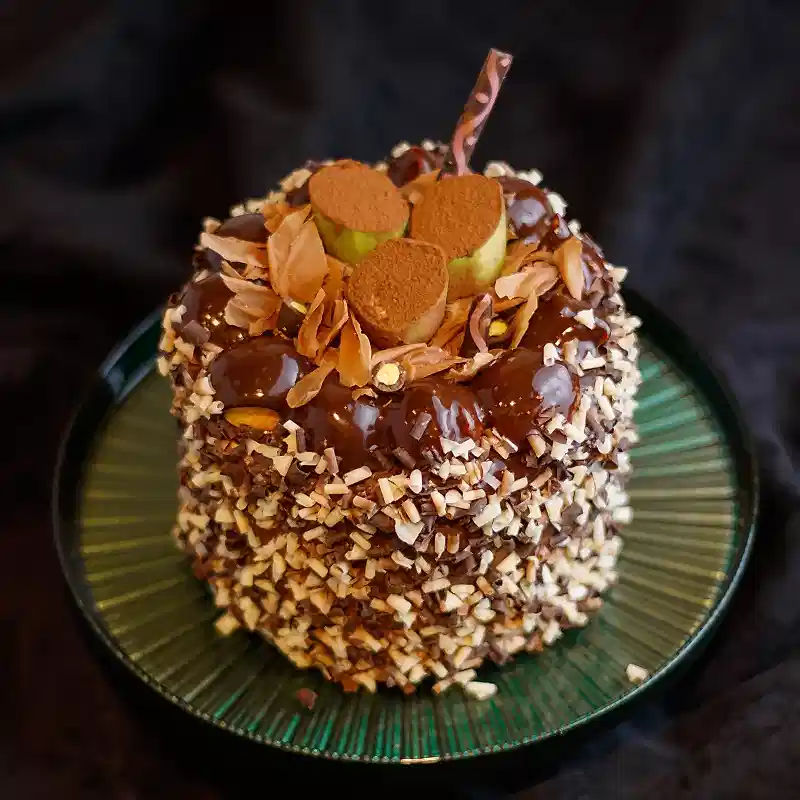 4-6 Kişilik Profiterollü Pasta