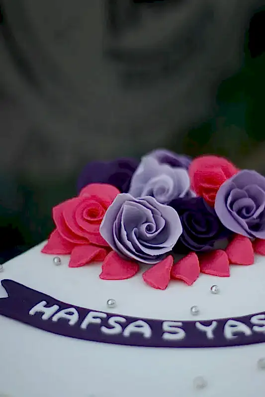 Butik Çiçekli Köeli Pasta