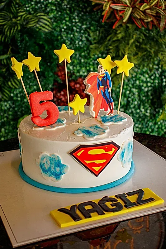 Butik Süper Kahraman Pastası