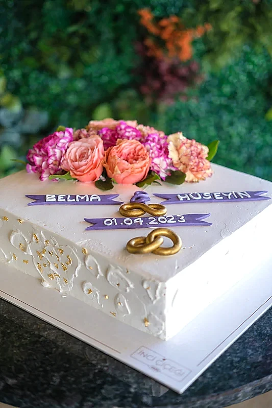 Butik Nişan Pastası Canlı Çiçekli